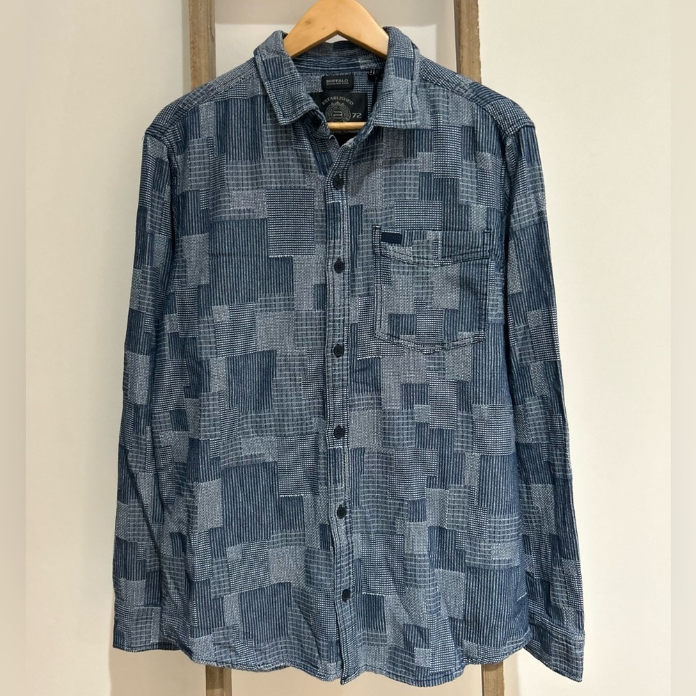 Buffalo David Bitton Patchwork Textured Shirt
Button Up Men's Small Blue NWT